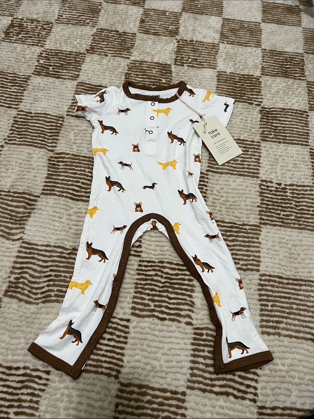 Kyte BABY White Footed Pajamas with Yellow and Brown Dog Print Size 12-18 M